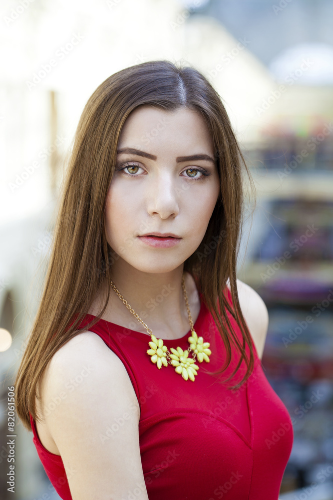 Obraz premium Young beautiful woman