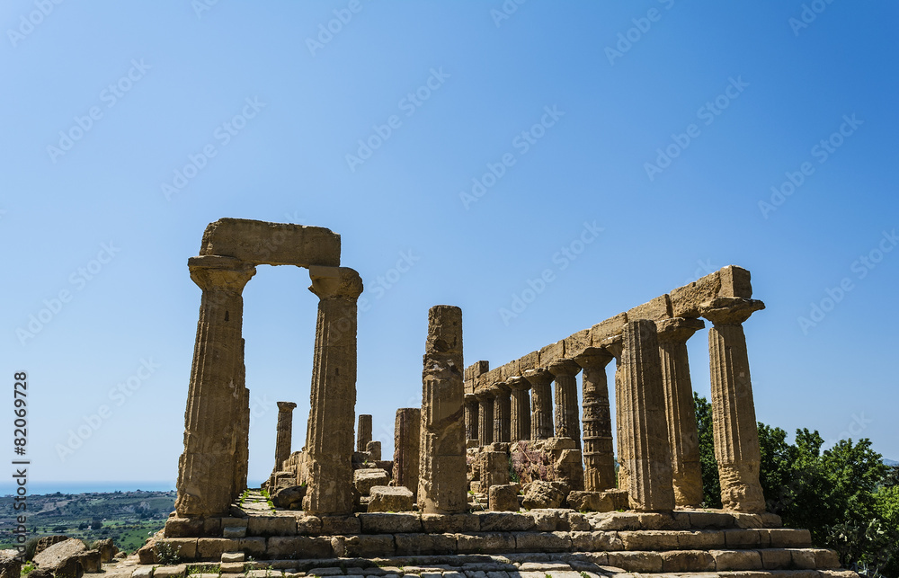 Fototapeta premium Ancient Greek Temple of Juno God, Agrigento, Sicily, Italy