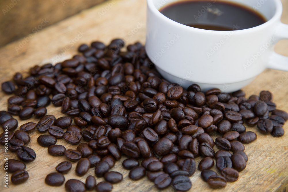 Fototapeta premium Coffee beans background on wooden, Fresh coffee beans