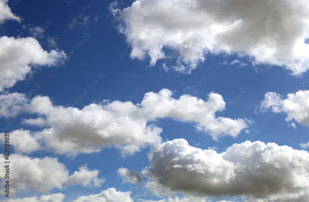 Obraz premium bright clouds in the blue sky in spring