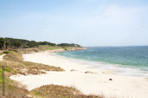 La plage et la Pointe de Ragu  nes dans le Finist  re - Bretagne