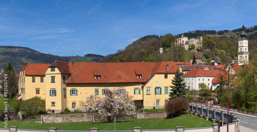 Schloss Bayerhofen mit Wolfsberg / Lavanttal / Kärnten