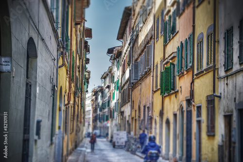 Fototapeta Naklejka Na Ścianę i Meble -  narrow street in hdr in Florence
