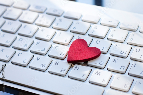 heart on the keyboard, dating online concept