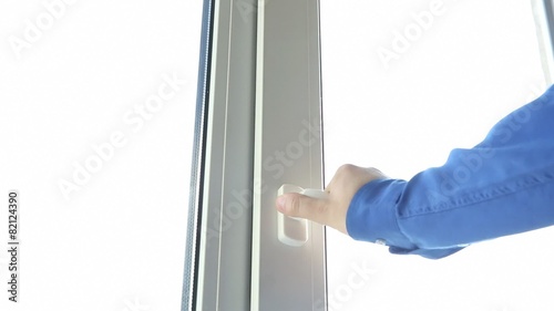 Changing a window opening from vertical to horizontal
