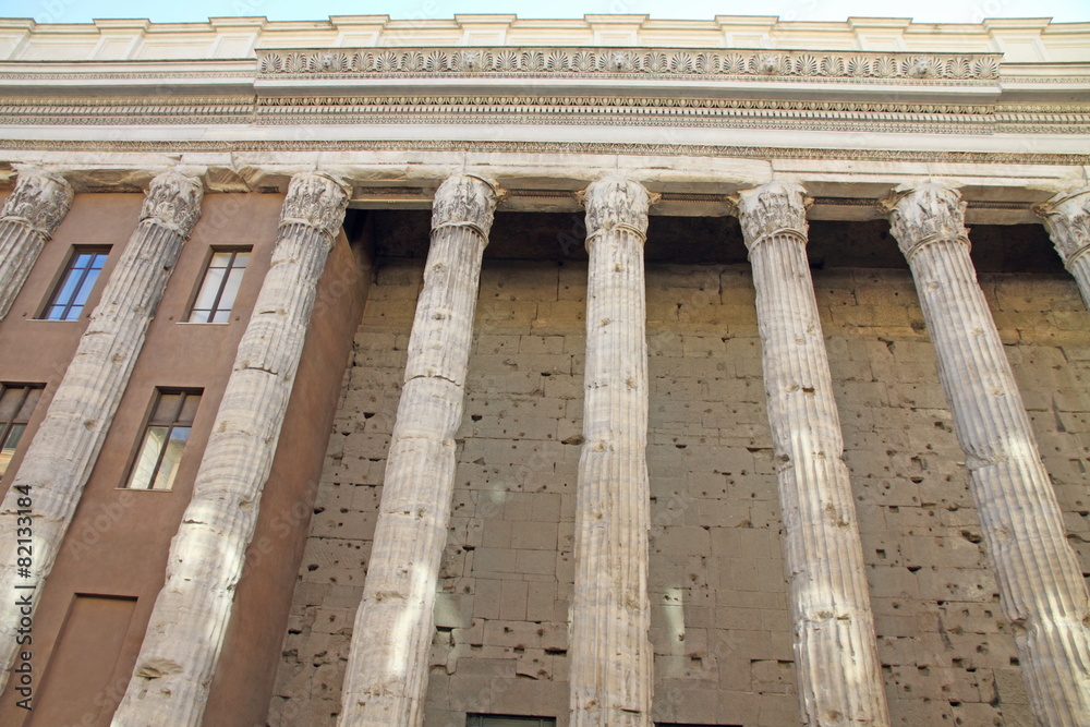 Naklejka premium Adriano temple in Rome