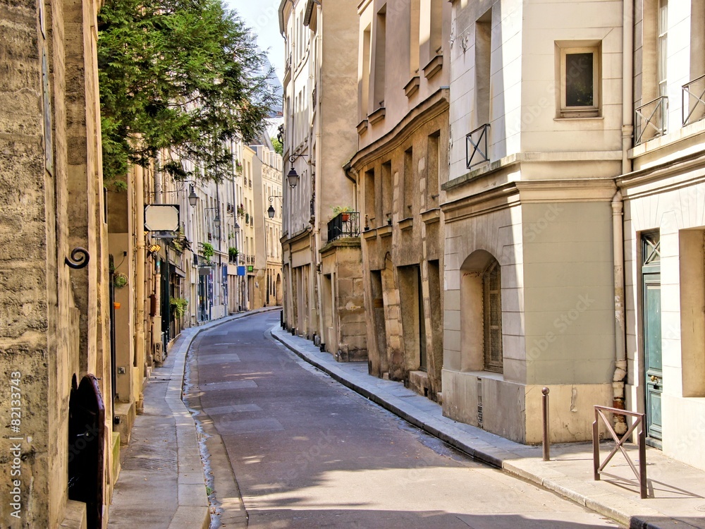 Quaint street in the Latin Quarter of Paris, France - obrazy, fototapety, plakaty 