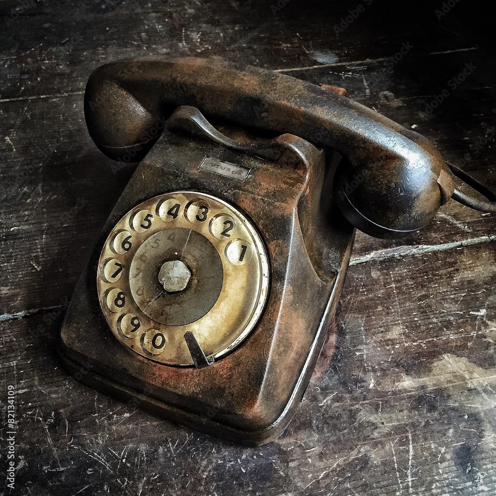 telefono arrugginito