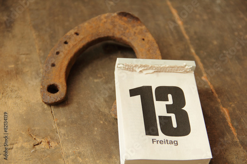 Wallpaper Mural Freitag der 13. und ein Hufeisen Torontodigital.ca