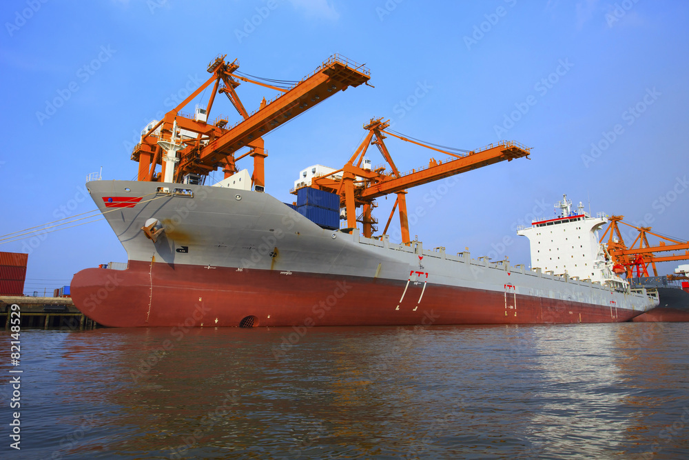 Fototapeta premium commercial ship floating in ship yard loading container use for