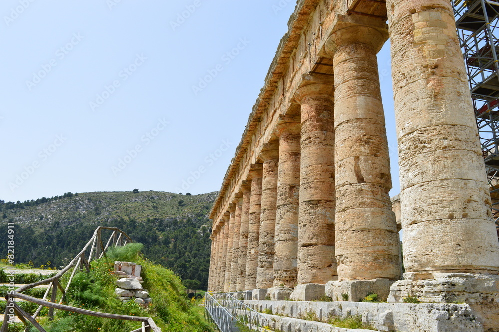 Obraz premium Temple de Ségeste de coté - Sicile