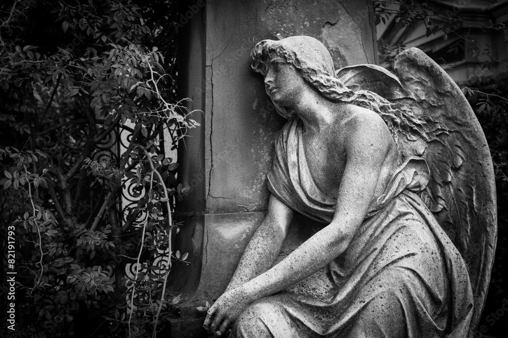Naklejka premium Old Cemetery statue