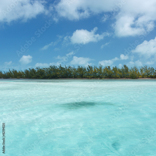 Caribbean sea and lonely island © PhotoSerg