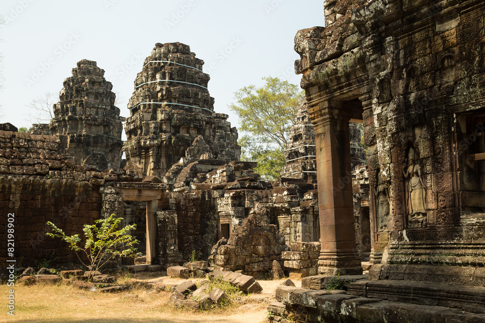 Banteay Kdei apsara and towers