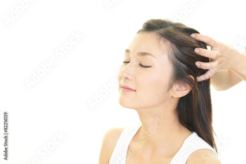 Wallpaper Mural ヘッドスパを受ける女性 Torontodigital.ca