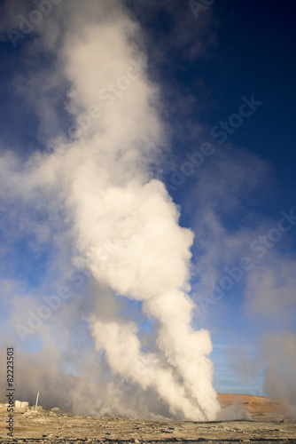 アルティプラーノ平原のガイザー噴煙