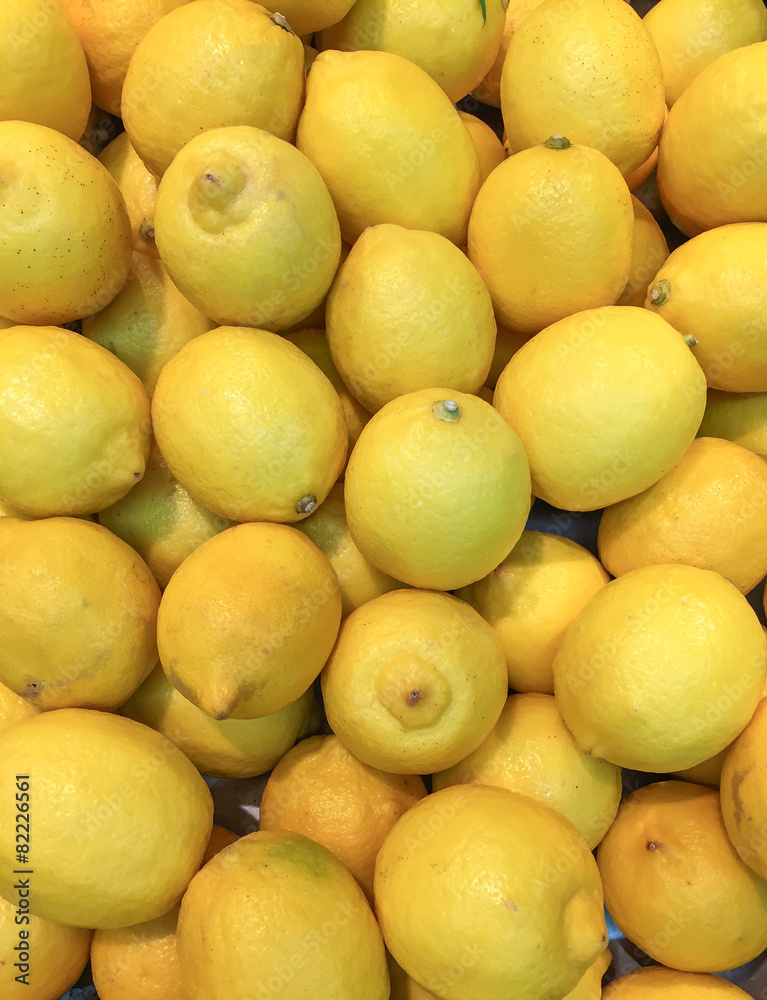 Lemons in the market