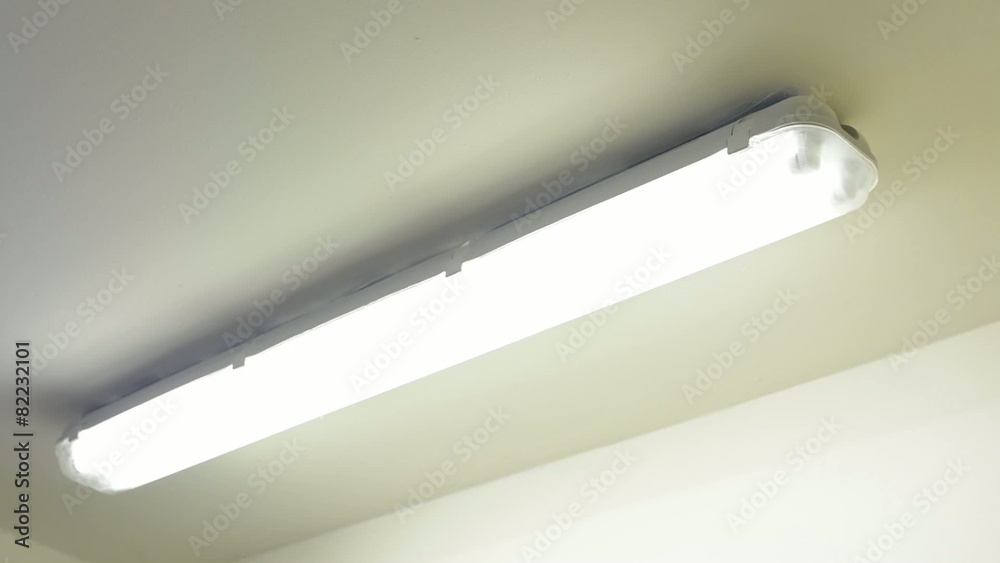 switch the light on - one fluorescent lamp - ceiling