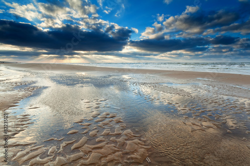Canvas Print sunshine over North sea beach at low tide