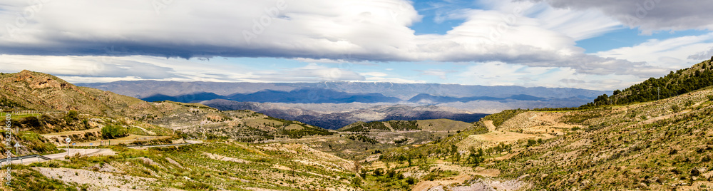 Panorama Hügellandschaft Alpujarras in Andalusien