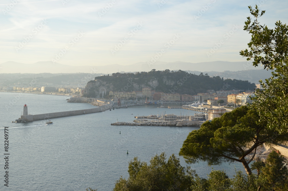 Blick im Winter auf die Bucht von Nizza