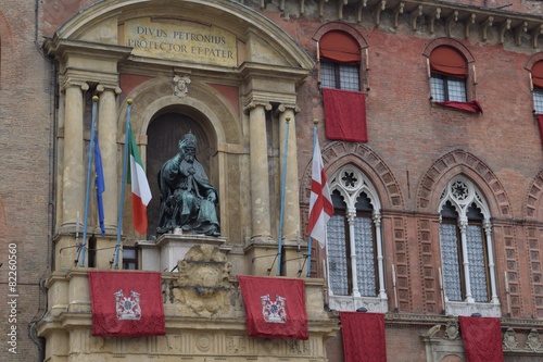 petronius photo