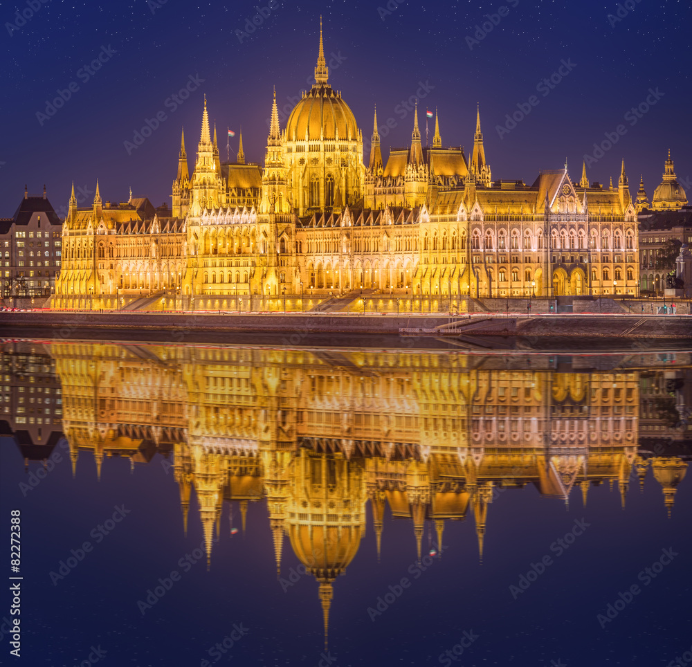 Fototapeta premium View of hungarian Parliament building, Budapest