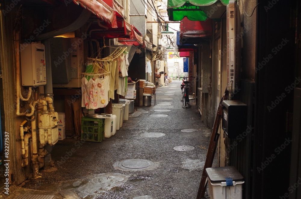 Naklejka premium 都市の路地