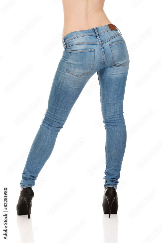 Shirtless woman alluring in jeans.