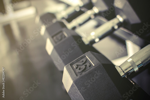 Cuadro en lienzo Rows of dumbbells on a rack