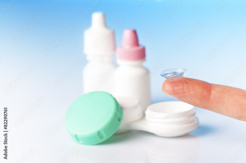 contact lens on fnger, eye drops contact lens on fnger, eye drops
