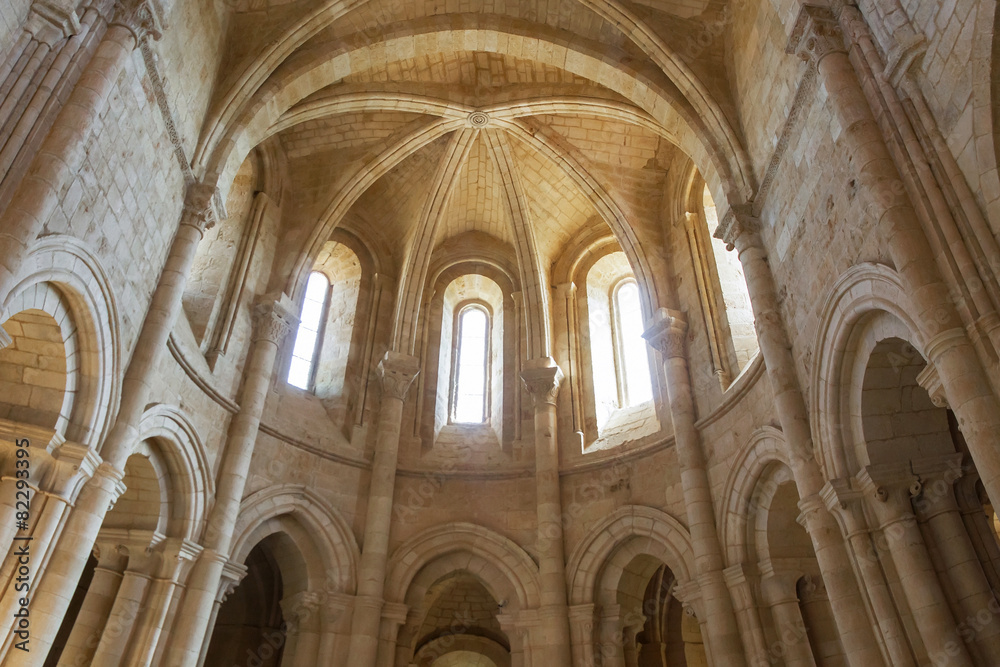 Interior de la Iglesia del Monasterio de Gradefes del Siglo XII