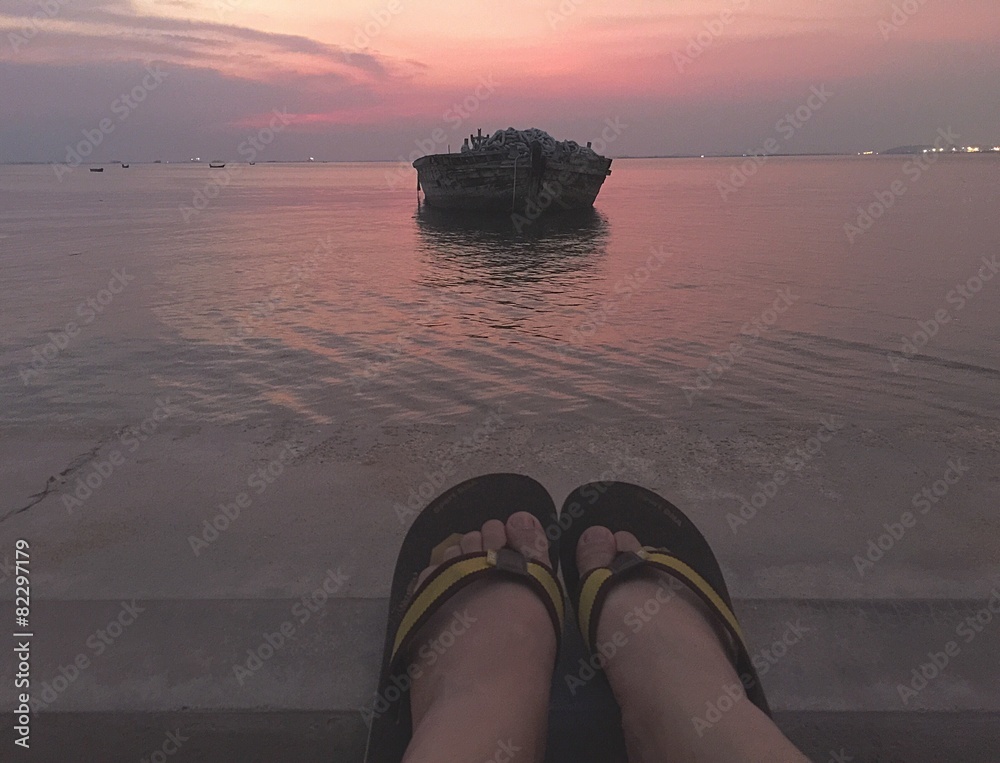 Fototapeta premium feet on the sea. 