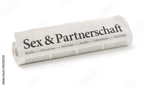 Zeitungsrolle mit der   berschrift Sex und Partnerschaft