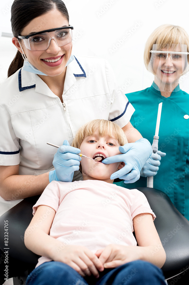 Fototapeta premium Child on her dental check up.