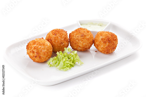 Deep fried cheese balls with  lettuce and white sauce