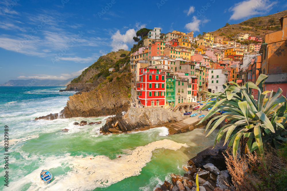 Riomaggiore coastal town in the picturesque colors, Cinque Terre
