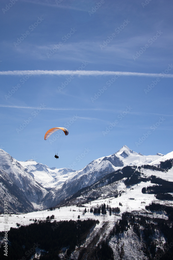 Paraglider am Kitzsteinhorn, Österreich