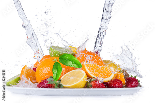 Fototapeta Naklejka Na Ścianę i Meble -  Fruit with water splash