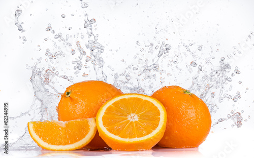 Fototapeta Naklejka Na Ścianę i Meble -  Oranges with Water splashes
