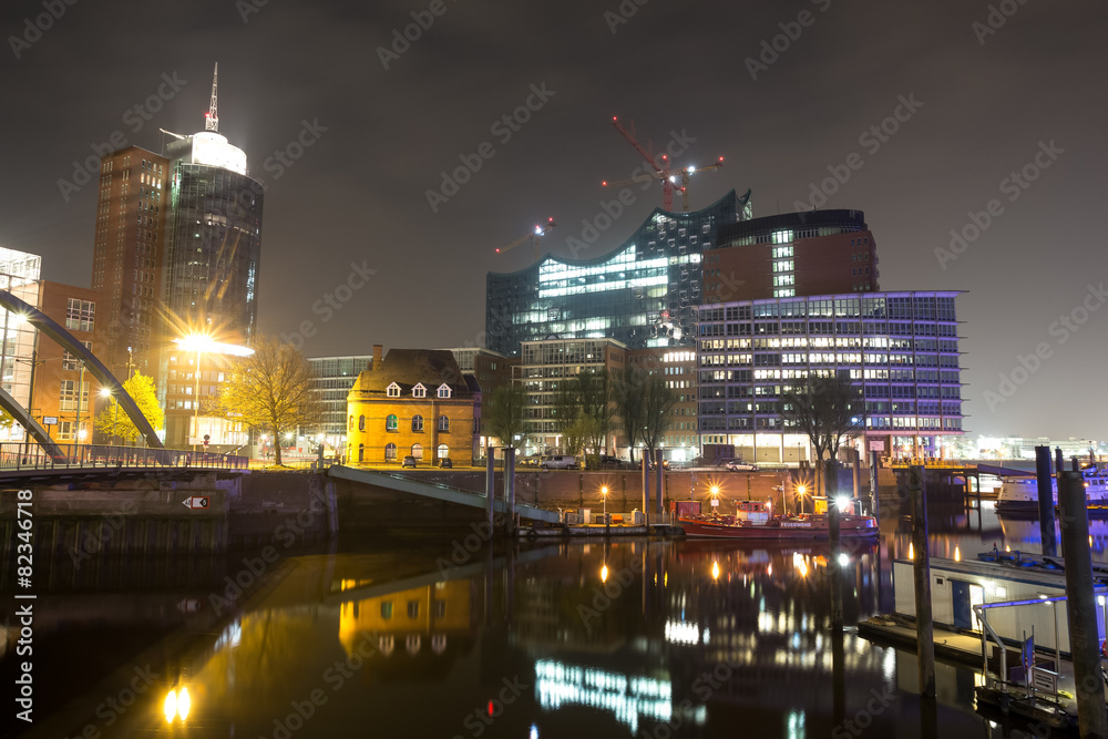 Fototapeta premium hamburg baumwall harbor site at night