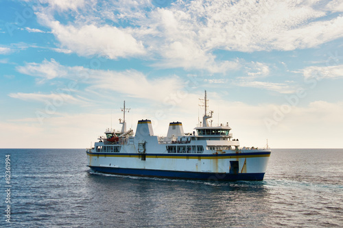 Ferry from Malta to Gozo © luchschenF