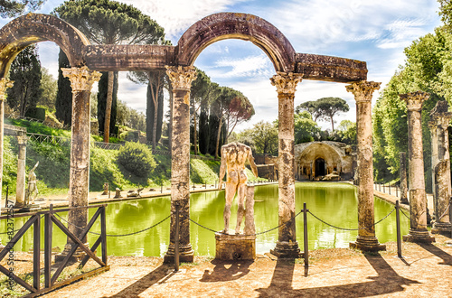 Fotografering The Ancient Pool called Canopus in Villa Adriana