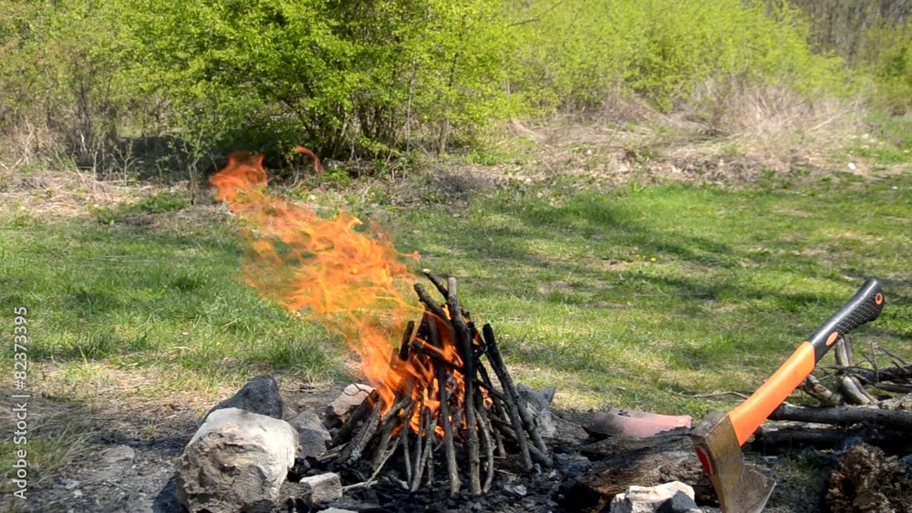 Burning fireplace for preparing food Burning fireplace for preparing food