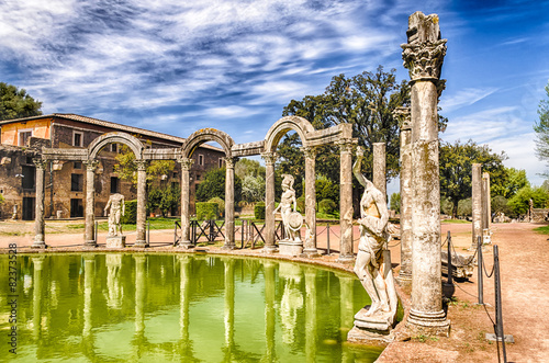 The Ancient Pool called Canopus in Villa Adriana Fototapet