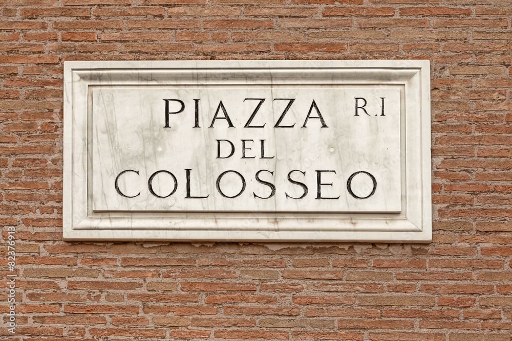 Fototapeta premium Piazza Del Colosseo street sign in Rome, Italy