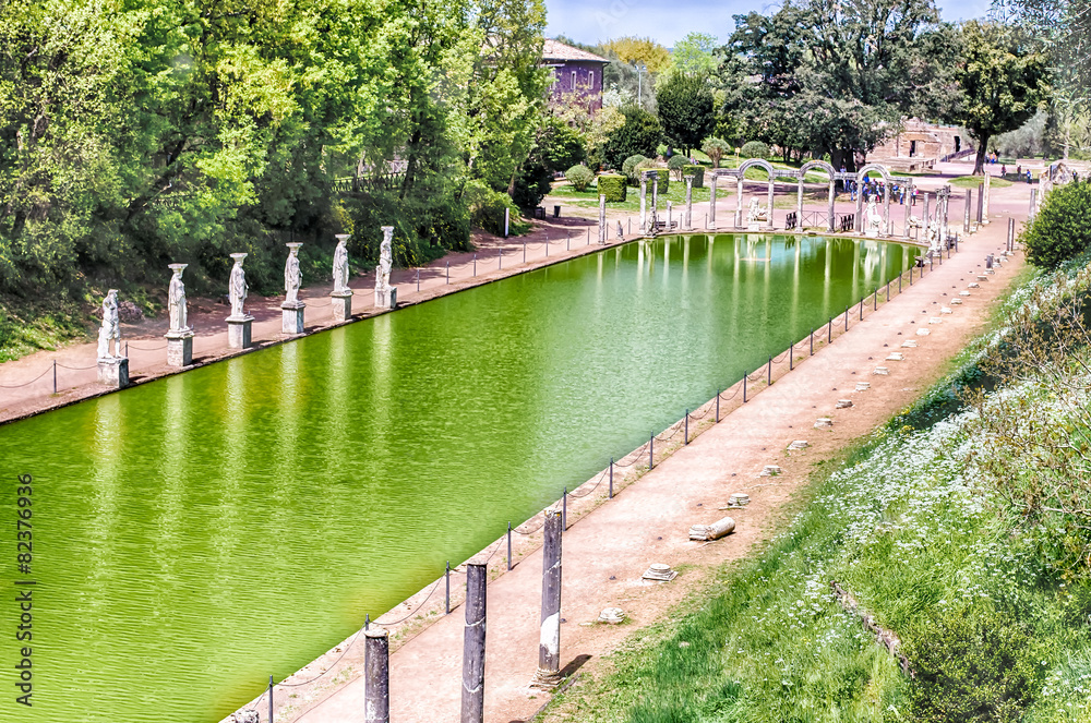 Fototapeta premium The Ancient Pool called Canopus in Villa Adriana