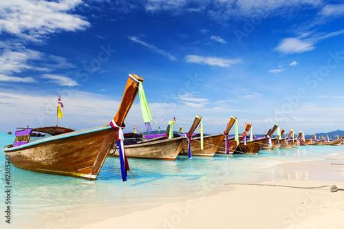 Long boat and tropical beach, Andaman Sea, Thailand © preto_perola