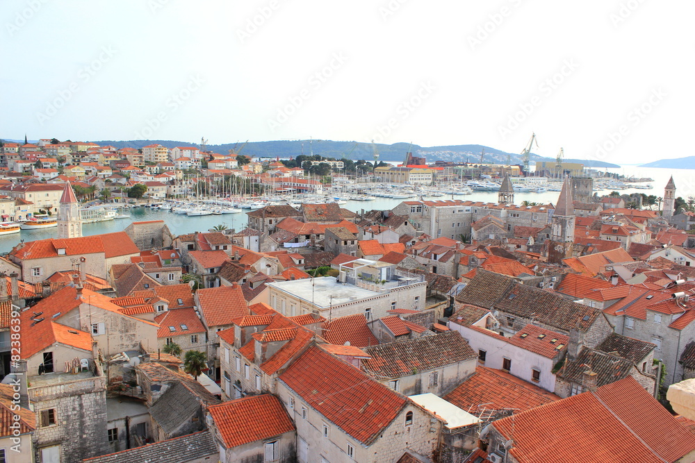 Stadt und Hafen von Trogir in der Region Dalmatien (Kroatien)