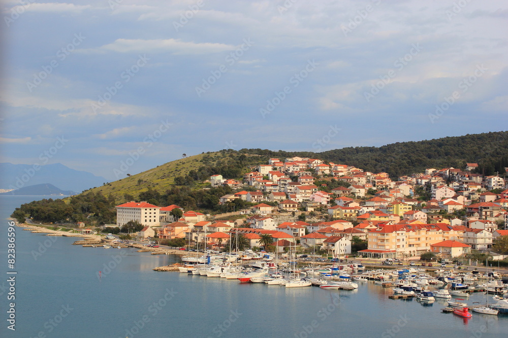 Stadt und Hafen von Trogir in der Region Dalmatien (Kroatien)